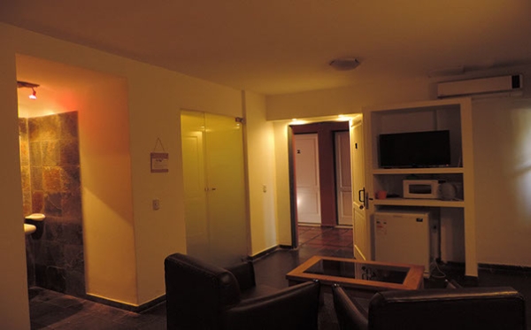 1 suite-crop-u6985.jpg